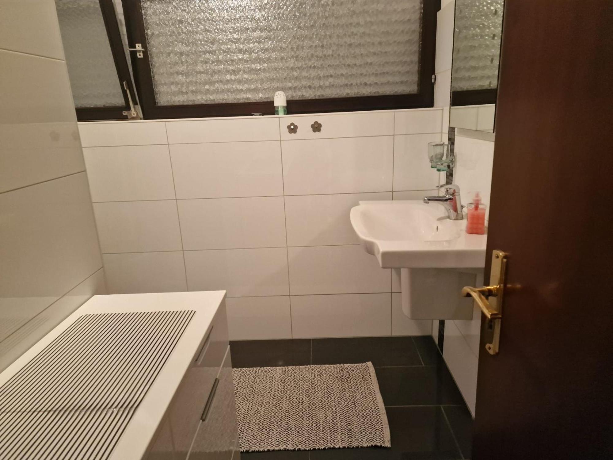 A Special Room In A Private German Style Home มานไฮม์ ภายนอก รูปภาพ